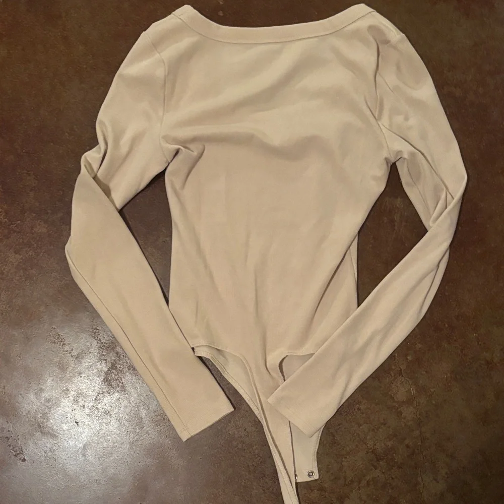 Women's American Eagle Small Beige Long Sleeve Bodysuit